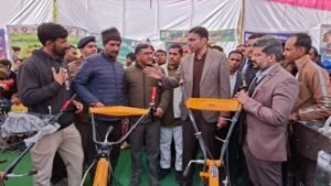 जन-जन की सरकार, जन-जन के द्वार : क्वांसी से ‘प्रशासन गांव की ओर’ अभियान का शुभारंभ, डीएम सविन बंसल की संवेदनशील पहल, 90 वर्षीय दिव्यांग महिला रामू देवी को मिलेगा आधार और पेंशन का सहारा