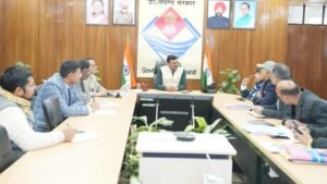 मुख्य सचिव ने की सेब की अति सघन बागवानी योजना के सम्बन्ध में शासन के उच्चाधिकारियों के साथ बैठक