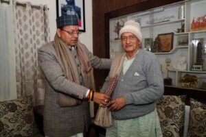 मुख्यमंत्री धामी ने पद्म भूषण सम्मान हेतु चयनित होने पर श्री भगत सिंह कोश्यारी को उनके आवास पर पहुंच कर दी बधाई