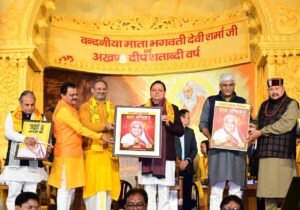 मुख्यमंत्री धामी एवं केन्द्रीय संस्कृति एवं पर्यटन मंत्री गजेन्द्र सिंह शेखावत ने किया ‘ध्वज वंदन समारोह’ कार्यक्रम में प्रतिभाग