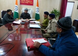 दो से अधिक शस्त्र रखने वाले शस्त्रधारकों के शस्त्र जमा कराये जाने के दिये निर्देश