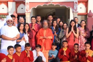 लोहड़ी पर्व पर स्वामी चिदानन्द सरस्वती के पावन सान्निध्य में विश्व के अनेक देशों से आये श्रद्धालुओं ने किया विश्व शान्ति यज्ञ माघ मेले की दिव्यता को आत्मसात करने हेतु परमार्थ त्रिवेणी पुष्प से आमंत्रण