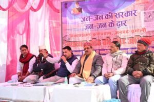 कर्णप्रयाग के न्याय पंचायत नौली में जन-जन के द्वार कार्यक्रम के तहत लगा बहुउद्देशीय शिविर