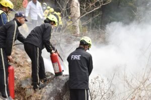  जनपद चमोली में वनाग्नि से निपटने हेतु बहु-विभागीय संयुक्त मॉक ड्रिल का सफल आयोजन