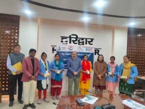 सीडीओ की अध्यक्षता में ग्रामोत्थान (रीप) परियोजना की समीक्षा बैठक सम्पन्न, पशु सखियों को मोबाइल फोन वितरित