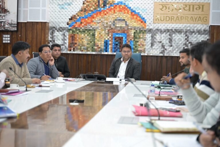 जनपद की नदियों के संरक्षण को लेकर प्रशासन सख्त, नमामि गंगे कार्यों की प्रगति की समीक्षा