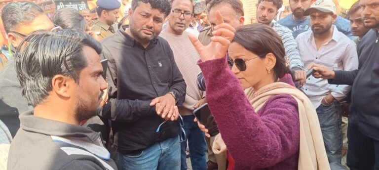 जिलाधिकारी के निर्देशन में नगर मजिस्ट्रेट कुश्म चौहान के नेतृत्व में कनखल क्षेत्रांतर्गत चलाया गया अतिक्रमण हटाओ अभियान