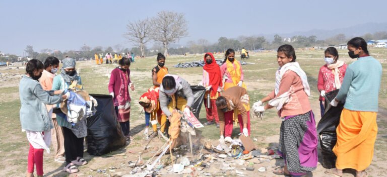 शांतिकुंज परिवार ने एक बार पुन: बैरागी द्वीप पर चलाया स्वच्छता अभियान