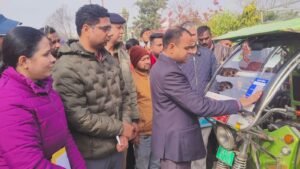 जिलाधिकारी ने किया परिवहन कार्यालय का किया निरीक्षण