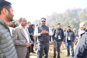 मनसा देवी हिल पहाड़ियाँ पर हो रहे भूस्खलन के उचित प्रबंधन हेतु उत्तराखंड भूस्खलन न्यूनीकरण एवं प्रबंधन केंद्र की टीम ने किया स्थलीय निरीक्षण