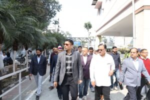 डीएम का कोरोनेशन निरीक्षण; पैथोलॉजी का समय 1 घंटे बढा; अनुबन्धित चंदन लैब की 24 घंटे उपस्थिति की पिछले 03 माह की रिपोर्ट तलब