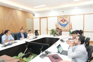 आगामी कुंभ मेला के दृष्टिगत ऋषिकेश में त्रिवेणी घाट, चंद्रभागा ब्रिज व आस्था पथ परियोजनाओं की EFC समीक्षा