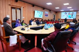 मुख्यमंत्री ने जन प्रतिनिधियों और संस्कृति स्कूल के बच्चों के साथ मन की बात कार्यक्रम के 131वें एपिसोड को सुना