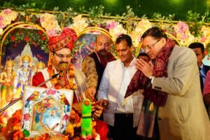 मुख्यमंत्री धामी विधायक प्रेमचंद अग्रवाल द्वारा आयोजित श्रीमद् भागवत कथा कार्यक्रम में सम्मिलित हुए