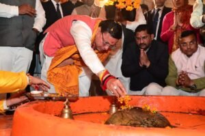 मुख्यमंत्री धामी ने वनखंडी महादेव मन्दिर में आयोजित महाशिवरात्रि मेले का फीता काटकर किया शुभारम्भ