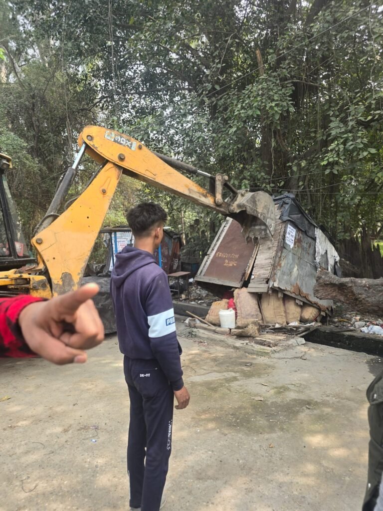 अवैध अतिक्रमण के खिलाफ जिला प्रशासन की कार्यवाही निरंतर जारी