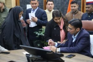जनता दर्शन में बुजुर्ग महिला की गुहार पर डीएम का त्वरित एक्शन; 27 माह का पेयजल बिल सेटल; जिला प्रशासन किया भुगतान