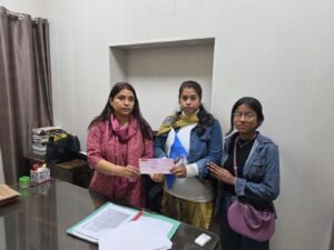 बीमित ऋण 14.61 लाख क्लेम प्राप्त करने उपरान्त भी वसूली को आतुर था बैंक ; जिला प्रशासन ने बैंक से ही करा दी शेष 2 लाख की वसूली