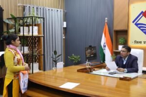 माता की मृत्यु उपरान्त वर्षों से उत्तरजीवी प्रमाण पत्र को भटक रही थी तान्या; पहुंची डीएम द्वार; तत्काल मिला न्याय