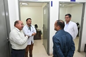 डीएम ने भूपतवाला सामुदायिक स्वास्थ्य केंद्र का किया निरीक्षण