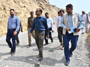 डीएम मयूर दीक्षित ने किया मनसा देवी हिल बाईपास व मन्दिर पैदल मार्ग का निरीक्षण