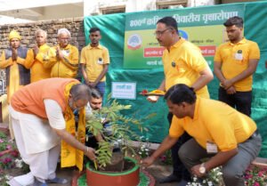 डॉ पण्ड्या ने किया शांतिकुंज में पर्यावरण संरक्षण के तहत पौधारोपण