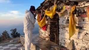 मुख्यमंख्त्री धामी ने भराड़ी देवी मंदिर में दर्शन कर माँ के श्रीचरणों में नमन किया