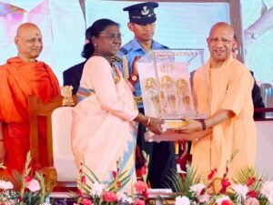 माननीय राष्ट्रपति के कर कमलों से श्री राम जन्म भूमि मन्दिर के द्वितीय तल पर श्री राम यंत्र की स्थापना