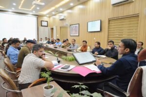 जिलाधिकारी ने जनपद में आयोजित होने वाले मुख्य कार्यक्रम की तैयारियों एवं व्यवस्थाओं की समीक्षा बैठक कर संबंधित अधिकारियों को आवश्यक दिशा-निर्देश दिए