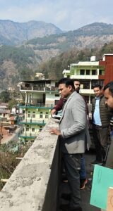चारधाम यात्रा से पहले ट्रैफिक व्यवस्था दुरुस्त करने की तैयारी, गौचर-कर्णप्रयाग-चमोली में पार्किंग परियोजनाओं का निरीक्षण