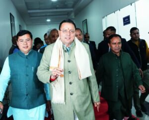 विस बजट सत्र में प्रतिभाग हेतु प्रस्थान करते मुख्यमंत्री धामी