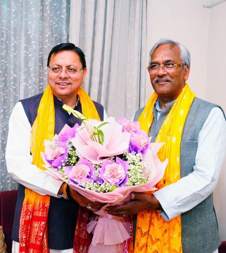 मुख्यमंत्री धामी ने पूर्व मुख्यमंत्री त्रिवेंद्र सिंह रावत से भेंट कर उन्हें होली पर्व की हार्दिक शुभकामनाएँ दीं