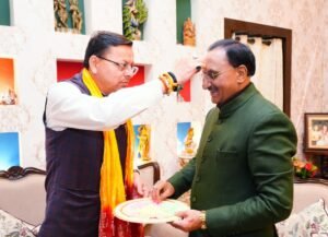 मुख्यमंत्री धामी ने पूर्व मुख्यमंत्री डा. निशंक से भेंट कर उन्हें होली पर्व की हार्दिक शुभकामनाएँ दी