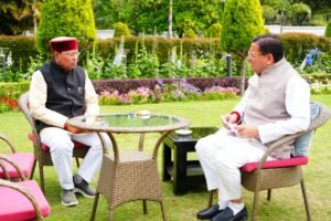 मुख्यमंत्री से कैबिनेट मंत्री खजान दास ने की भेंट