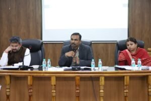 अपर मुख्य निर्वाचन अधिकारी ने जनपद की 10 विधानसभा अन्तर्गत संचालित विशेष गहन पुनरीक्षण कार्यों की बूथवार समीक्षा बैठक करते हुए अधिकारियों को आवश्यक दिशा-निर्देश दिए