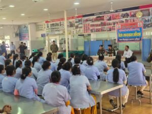 पुलिस आपके द्वार कार्यक्रम के तहत एंकर कंपनी में चलाया जागरुकता कार्यक्रम