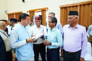 मुख्यमंत्री ने प्रदेशभर से आए नागरिकों की समस्याएं सुनीं