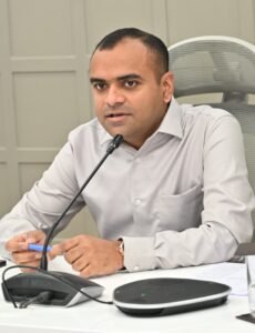 जिलाधिकारी/प्रमुख जनगणना अधिकारी मयूर दीक्षित ने अधिकारियों एवं कार्मिकों को जनगणना कार्य हेतु सूची उपलब्ध कराने के दिए निर्देश