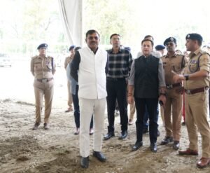 मुख्य सचिव, पुलिस महानिदेशक एवं शासन-प्रशासन के वरिष्ठ अधिकारियों ने किया प्रधानमंत्री के उत्तराखण्ड दौरे की तैयारियों को लेकर कार्यक्रम स्थल का निरीक्षण