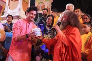 प्रसिद्ध अभिनेता श्री अनिरुद्ध दवे का परमार्थ निकेतन में दर्शनार्थ आगमन