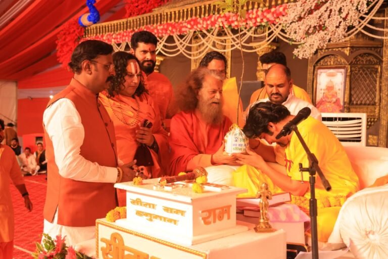 गंगा सप्तमी के पावन अवसर पर त्रिवेणी संगम, प्रयागराज से स्वामी चिदानन्द सरस्वती जी ने दिया संदेश नदियाँ नहीं तो दुनिया नहीं