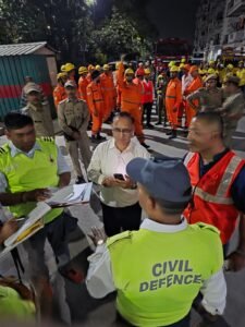  मॉक ड्रिल आयोजित:  एयर अटैक की सूचना प्राप्त होने पर जनपद में निर्धारित मानकों के अनुसार त्वरित कार्यवाही की