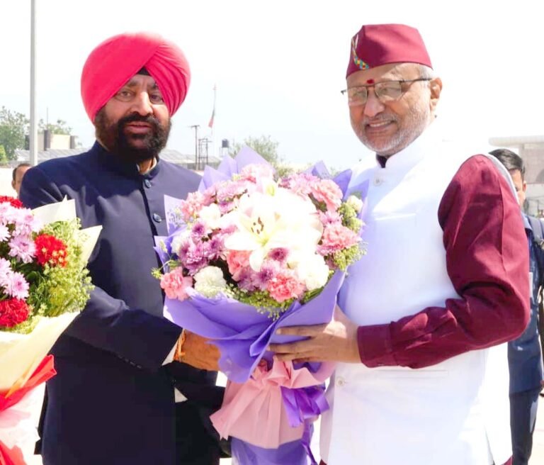 उपराष्ट्रपति सी.पी. राधाकृष्णन का स्वागत राज्यपाल एवं मुख्यमंत्री धामी ने किया