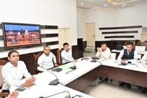 मां गंगा को स्वच्छ एवं निर्मल रखने के लिए किसी भी दशा में नालियों एवं गदेरों का गंदा पानी गंगा नदी में न जाए : जिलाधिकारी