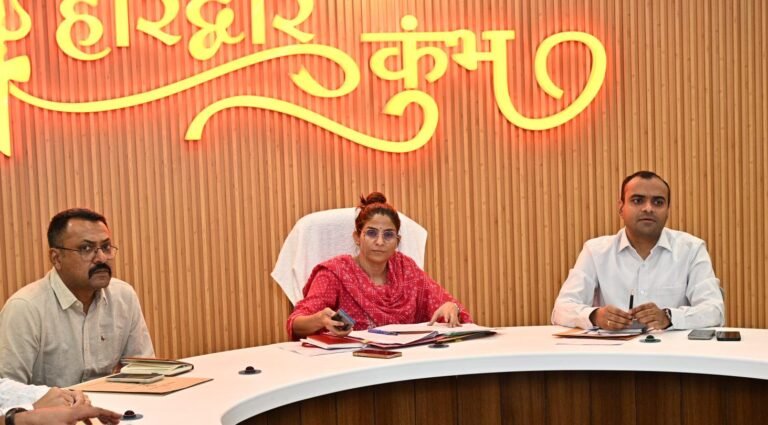 कांवड़ यात्रा के लिए प्रशासन ने शुरू की तैयारियां: मेला नियंत्रण भवन में विभिन्न विभागों की बैठक आयोजित