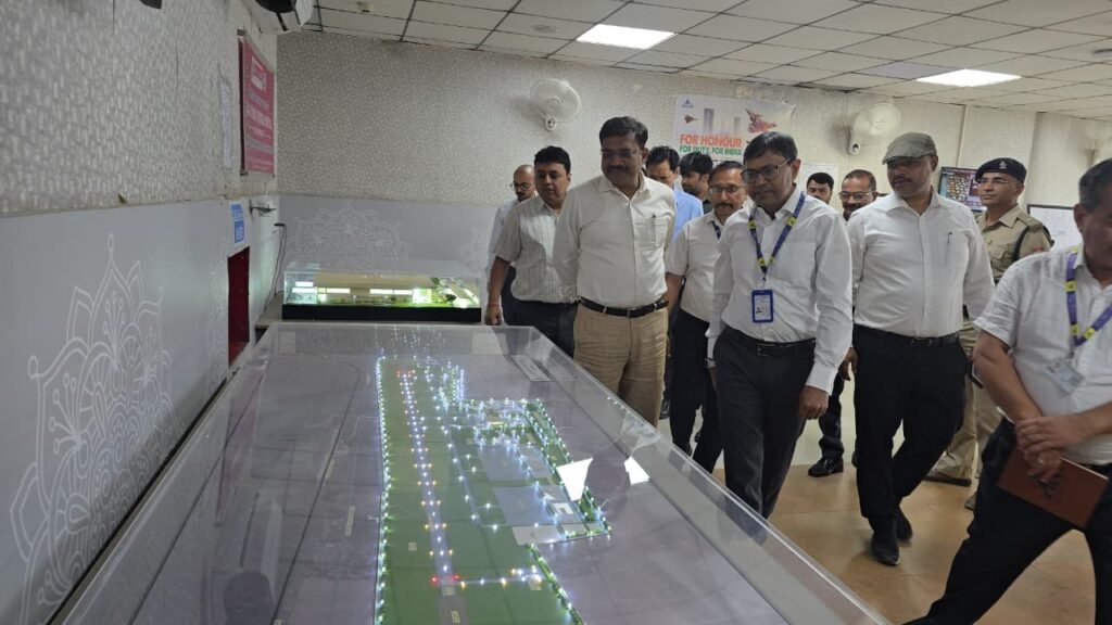 मुख्य सचिव ने पंतनगर एयरपोर्ट विस्तारीकरण का किया स्थलीय निरीक्षण