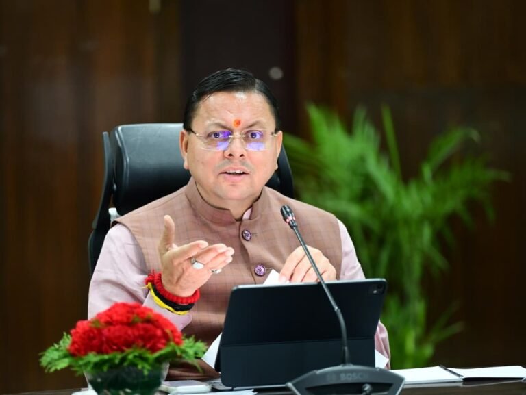 सीएम हेल्पलाइन 1905 पर लंबित शिकायतों के त्वरित निस्तारण के लिए विशेष अभियान चलाया जाए: मुख्यमंत्री