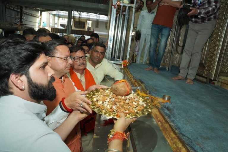 सीएम धामी ने आस्था के प्रमुख केन्द्र बाबा खाटू श्याम मंदिर में की पूजा अर्चना