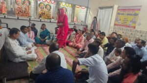 वैदिक नगर में आयोजित कार्यक्रम में पूर्व कैबिनेट मंत्री डॉ. प्रेमचंद अग्रवाल ने क्षेत्रीय लोगों की समस्याओं को सुना