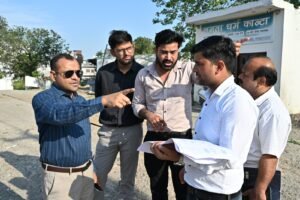 जिलाधिकारी ने हरिलोक तिराहा ज्वालापुर, बहादराबाद टोल प्लाजा राष्ट्रीय राजमार्ग पर चल रहे फ्लाईओवर के निर्माण कार्यों का किया स्थलीय निरीक्षण